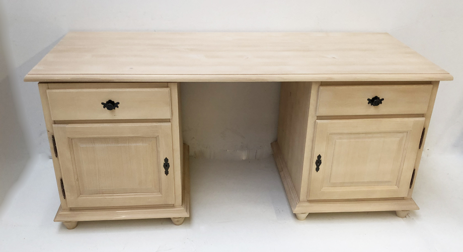 Schreibtisch Füssen Breite 180 cm,  2 Container 