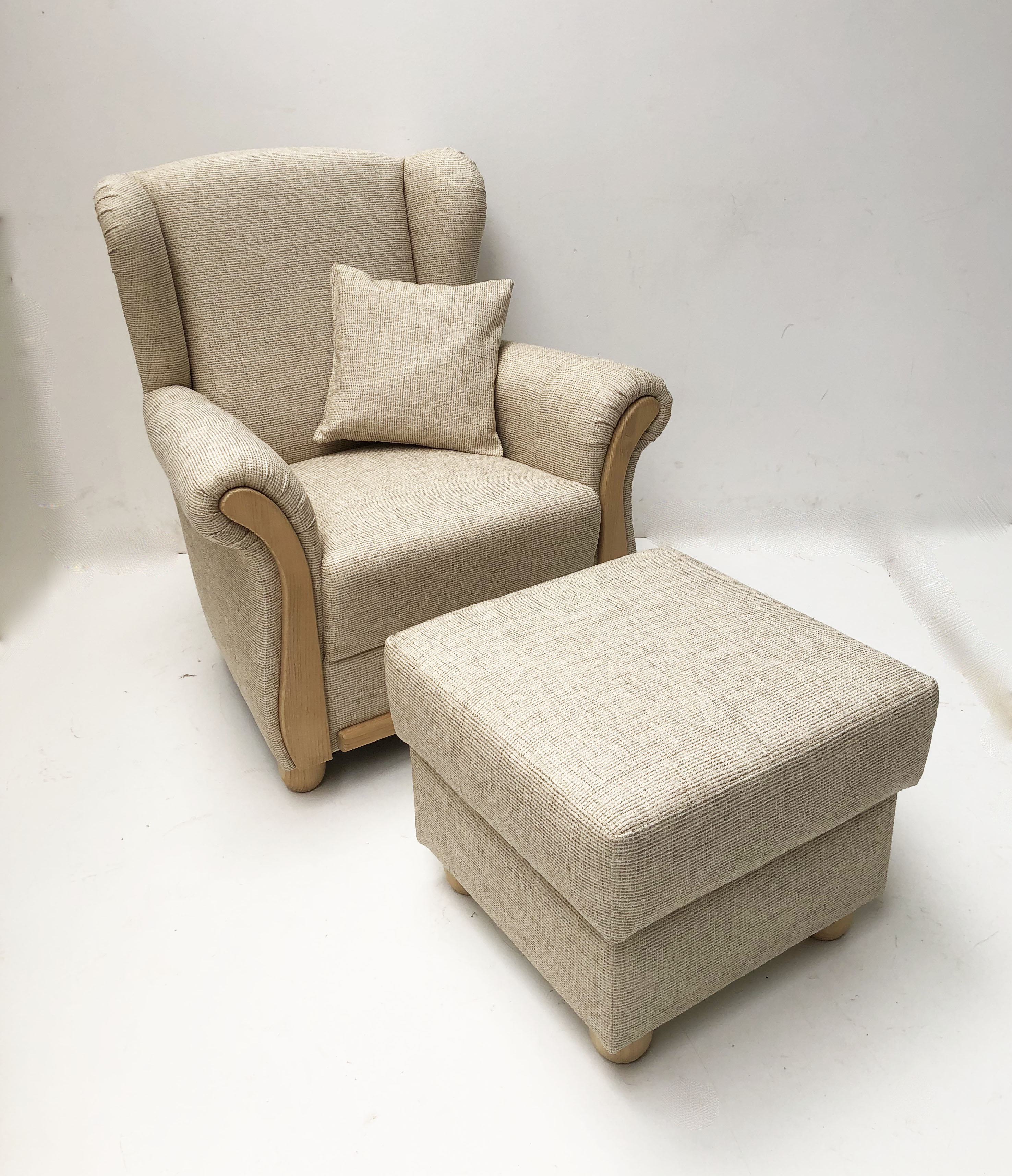 Ohrenbackensessel ANTON und Hocker ANTON, Natura 802 beige