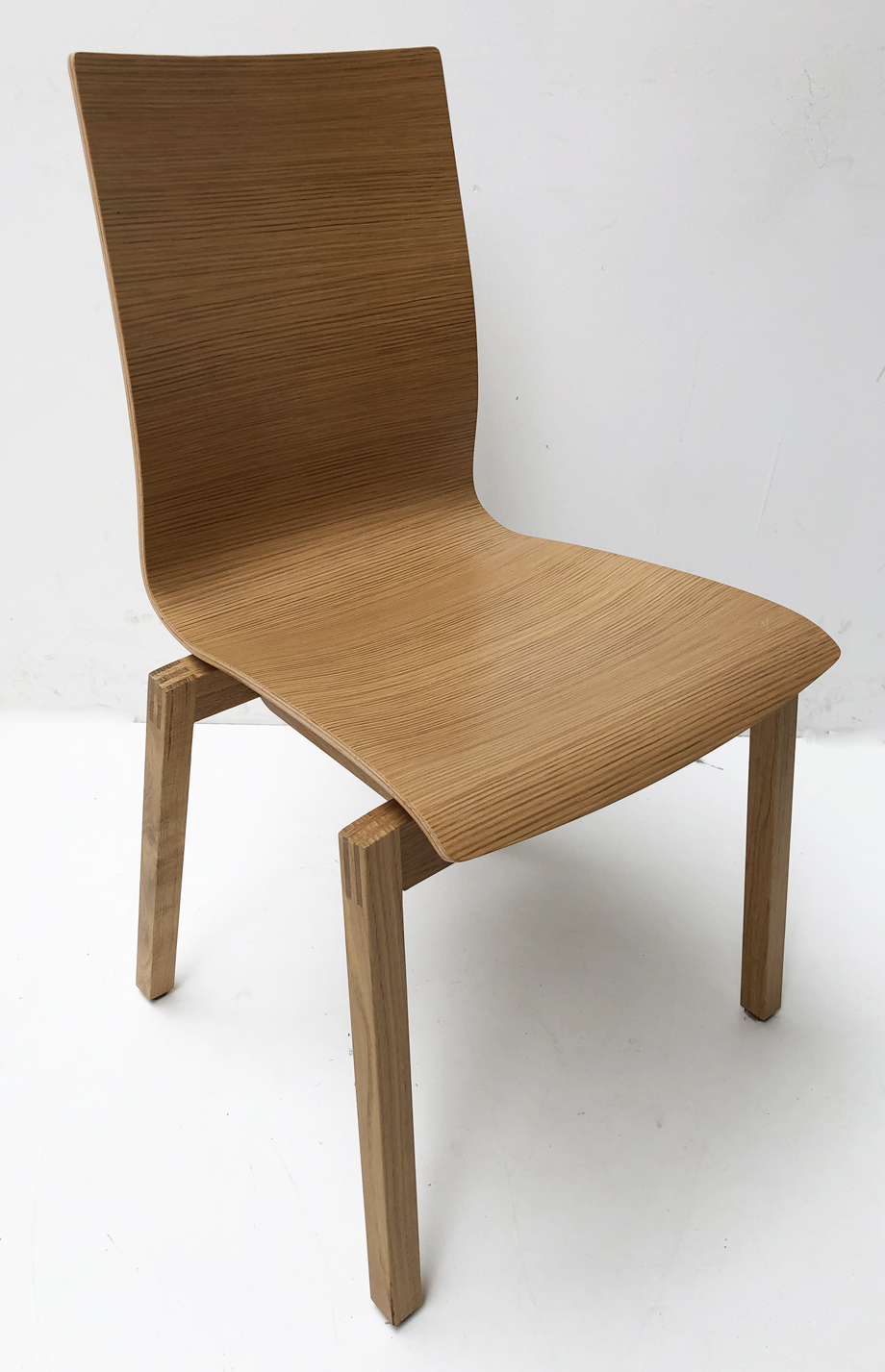 Stapelstuhl Eiche Mod. 2700, gerades Fußgestell Seitlich