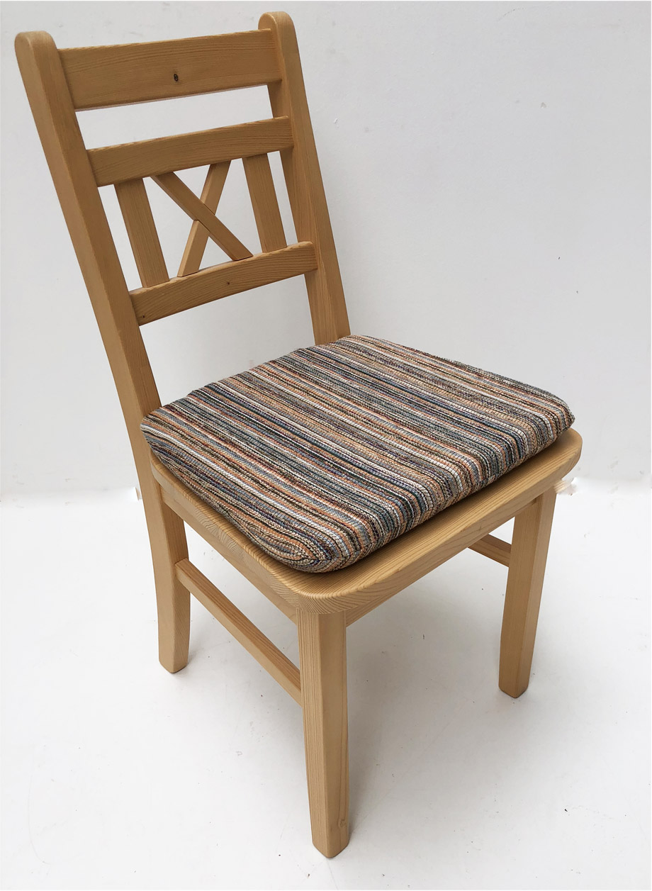 Sprossenstuhl Nürnberg mit Kreuz, Fichte massiv, Waldfichte, Kissen genäht mit 2 Laschen Salzburg 47