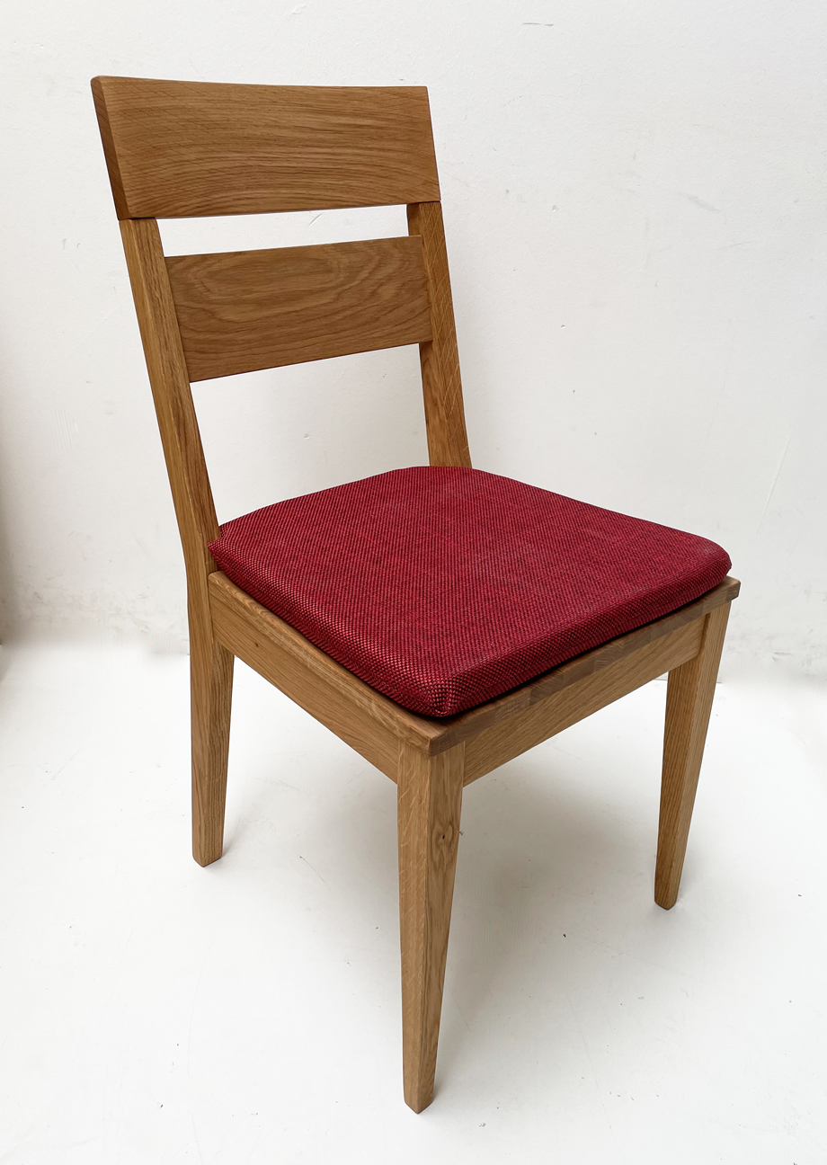 Stuhl Filippa-M, Massivholzstuhl Oviedo, Stuhlpolster genäht, Laschen , Druckknopf, VERANO 656 rot