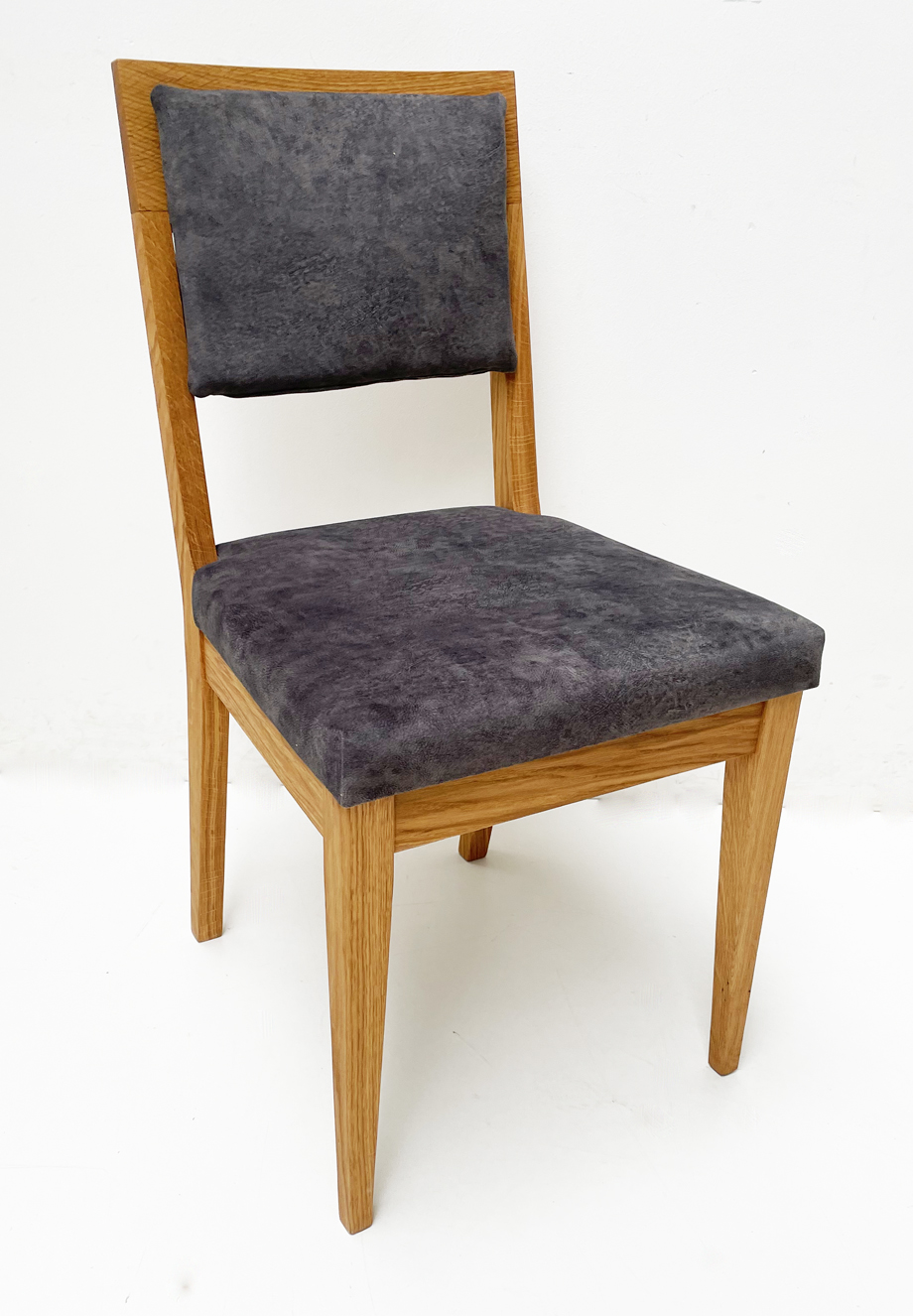 Stuhl Filippa-P, Oviedo Wildeiche massiv, Festpolsterung, Rückenkissen genäht, Stoff Ventura 344