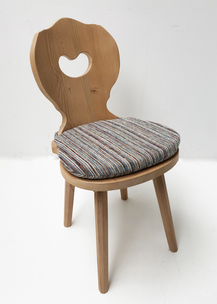 Bauernstuhl Landau mit Stuhlkissen genäht, Stoff Salzburg-Reich ,38 Lagerstoffen preisgleich