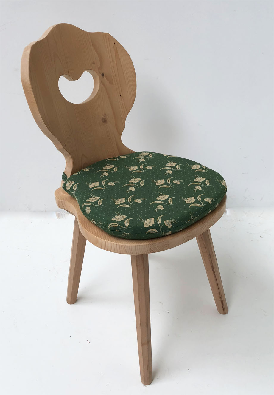 Bauernstuhl Landau mit Stuhlkissen genäht, Stoff Kössen grün, jetzt in 38 Lagerstoffen preisgleich