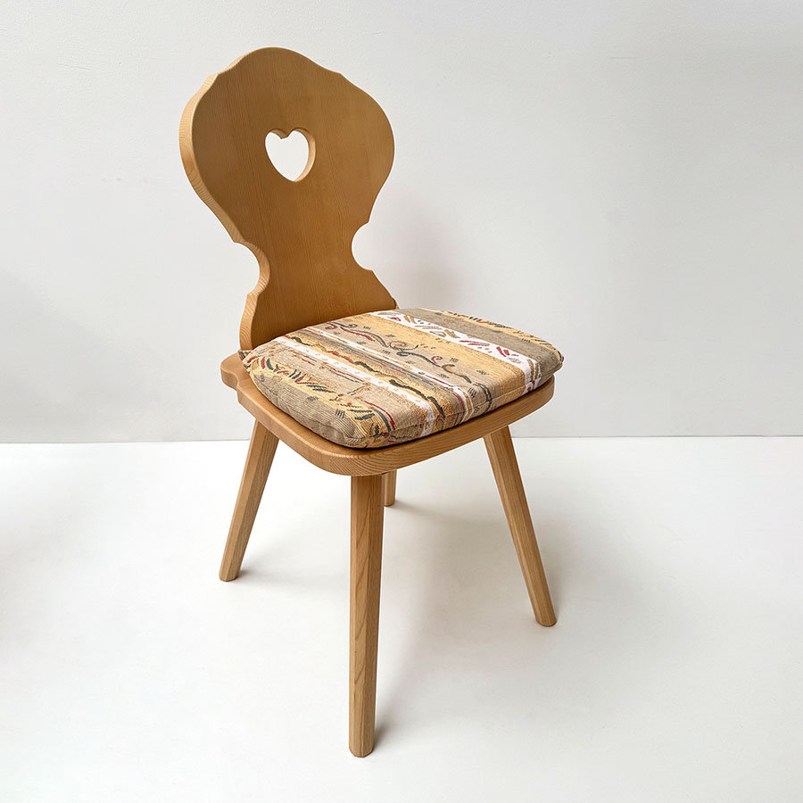 Bauernstuhl Munich, 8K, Fichte, Rosner lackiert , Kissen genäht,  Pocking beige