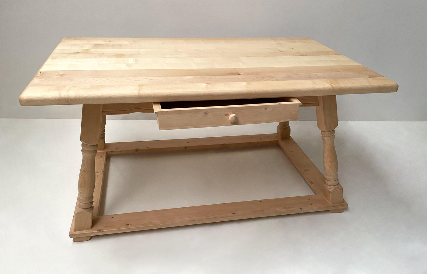 Vierfußtisch 100/160 cm, mit Schublande mit Fußrahmen, Ahornplatte 4 cm, natur geölt