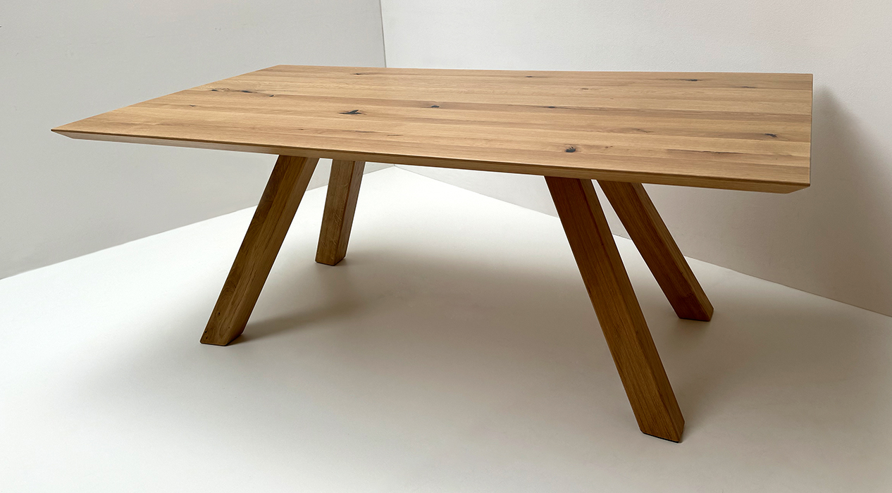 Tisch MERAN 200/110 cm, Schweizer Kante, Wildeiche natur lackiert