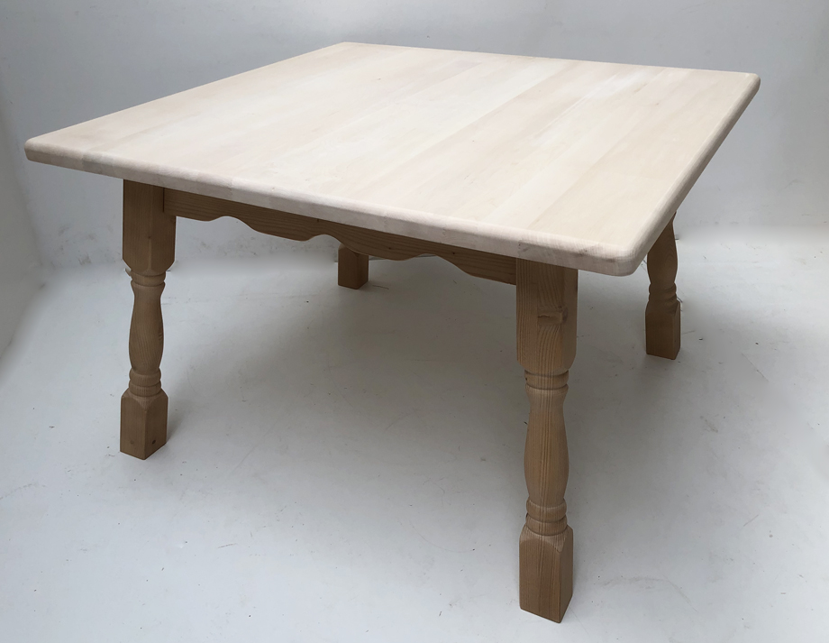 Vierfußtisch Amberg 110/110 cm mit Ahornplatte