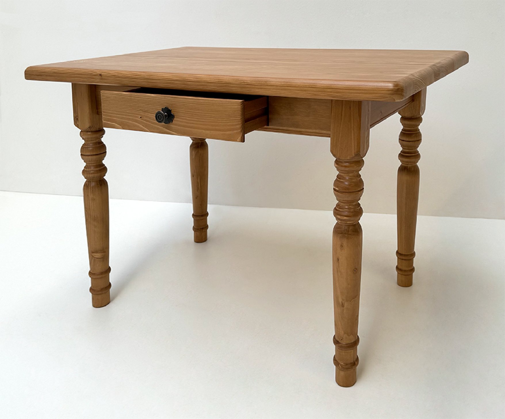 Vierfußtisch Rangau 70/110 mit Schubladen, Antik hell