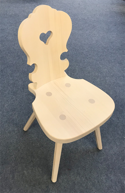 Bauernstuhl mit Herz, weiß lasiert