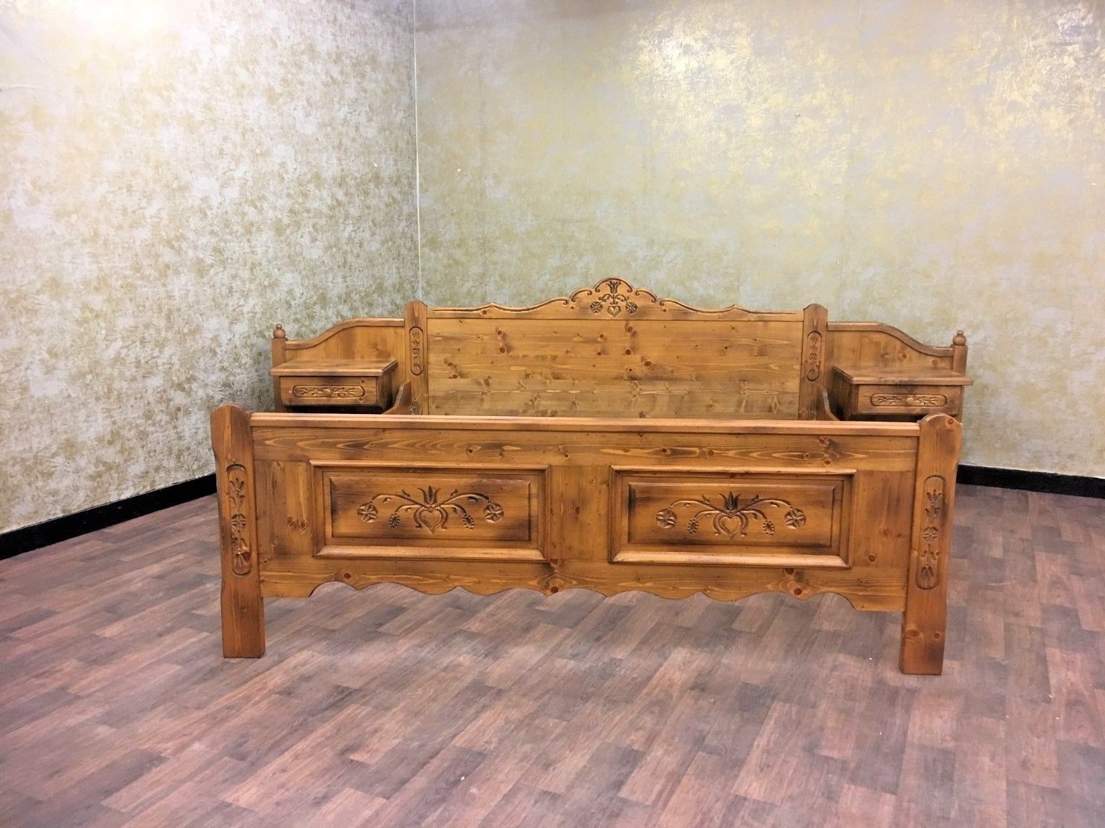 Voglauer Anno 1600 Doppelbett mit Nachttisch Konsolen