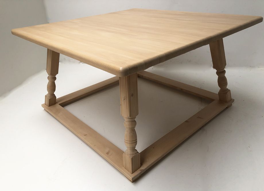 Jogl-Tisch Lindau 140/140 mit Schubladen mit Fußrahmen, Fichteplatte